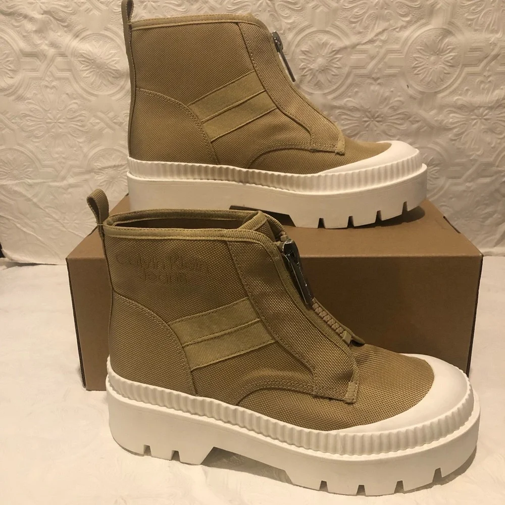 Calvin Klein Berti Chelsea lug sole boots in beige women’s size 8 brand new - Picture 6 of 13